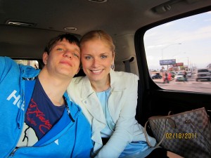 Timofey_Mozgov_with_wife